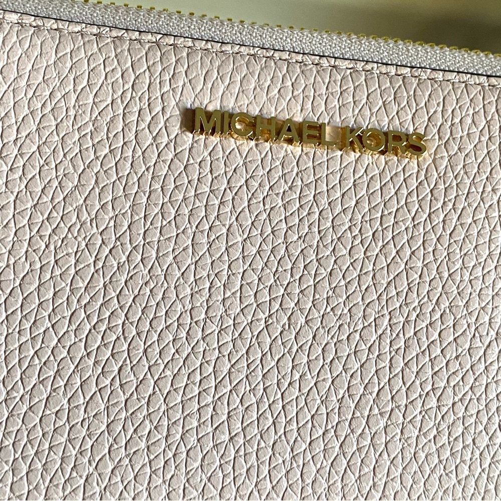 Michael Kors Jet Set Travel Large Pebble Leather Powder Blush zip around wallet - Picture 3 of 11